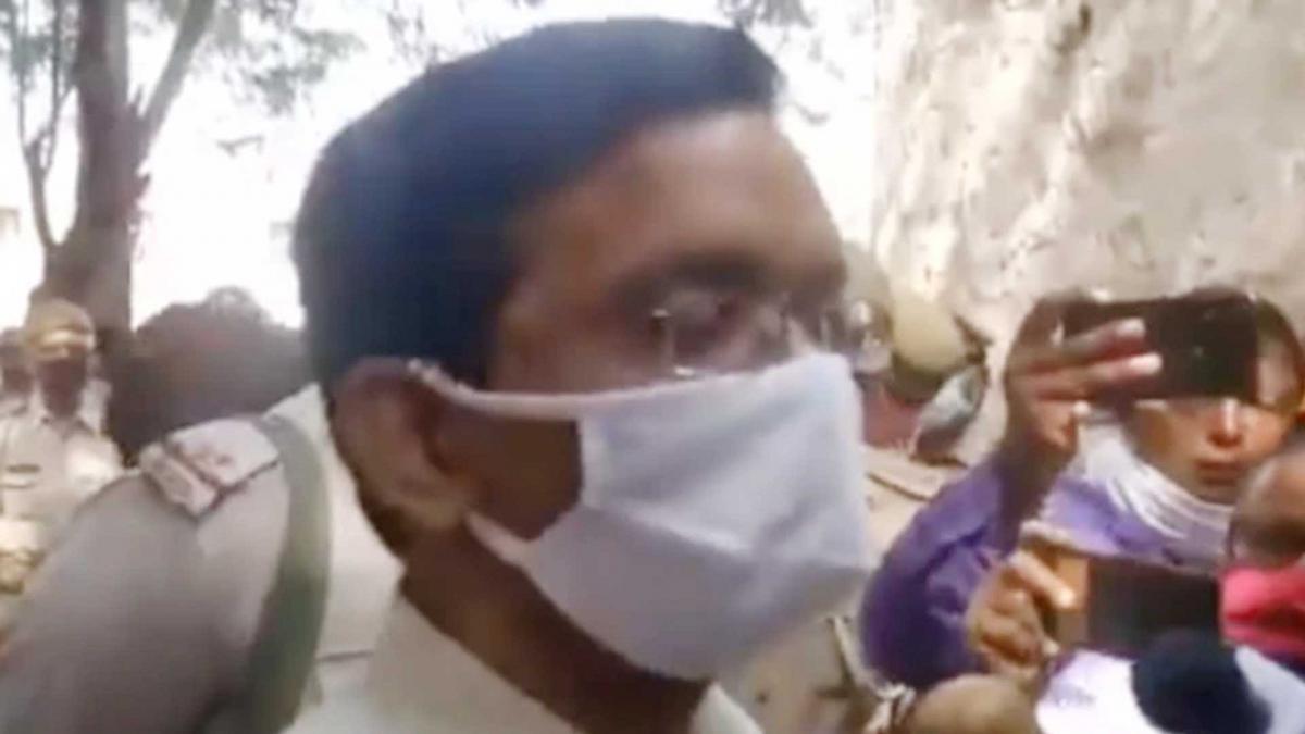 हाथरस के डीएम