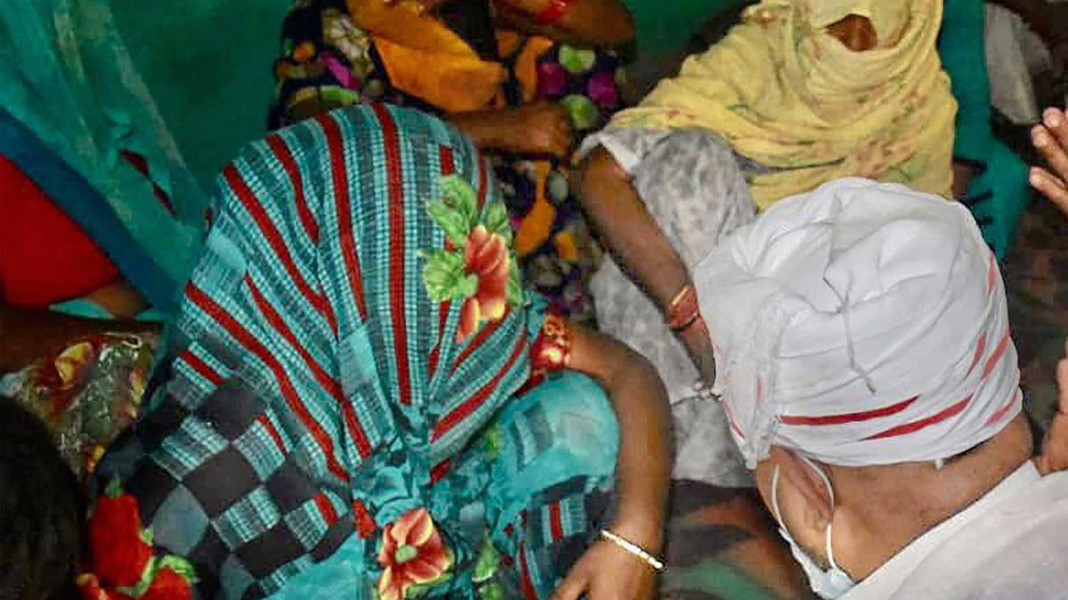 हाथरस की पीड़िता की मां