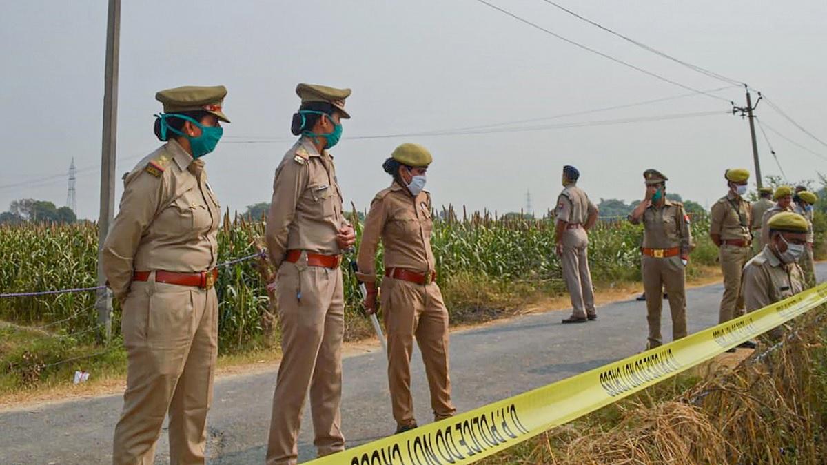 Police before the place of crime scene (photo-PTI)