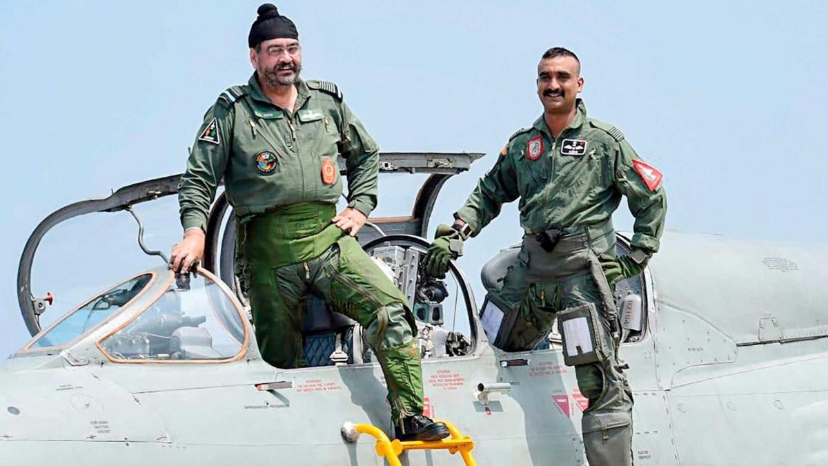 अभिनंदन को पकड़कर थरथराने लगा था पाकिस्तान, देखिए रिपोर्ट - 9 baj gaye AajTak