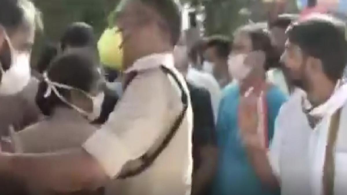 Congress' foot march