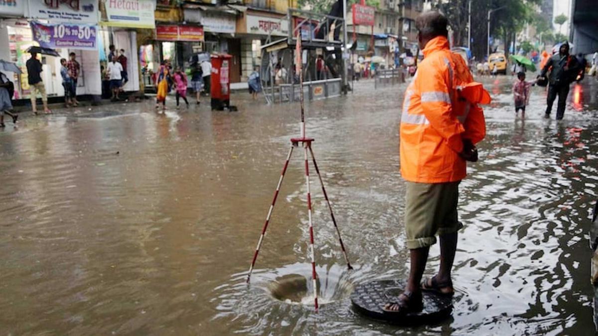 मुंबई में भारी बारिश
