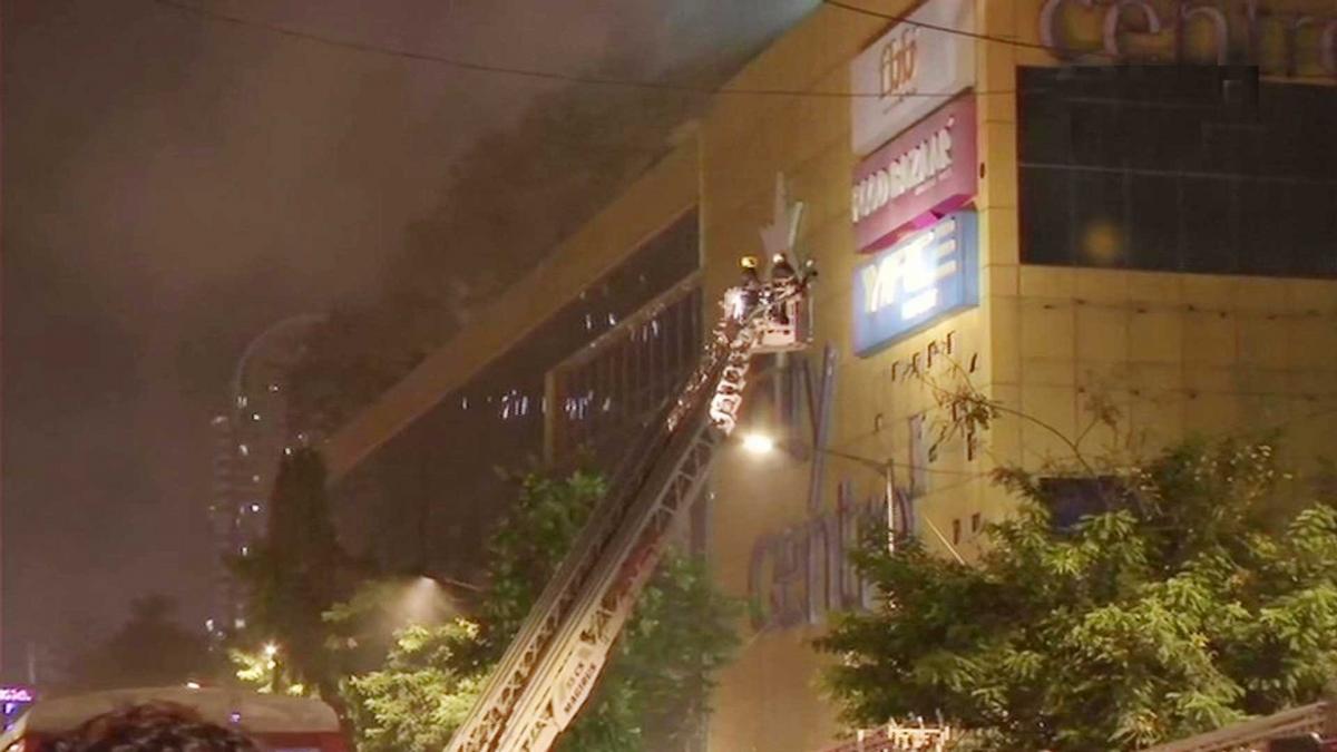 नागपाड़ा के सिटी सेंटर मॉल में आग (ANI)