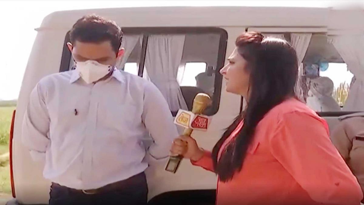 आजतक रिपोर्टर से बदसलूकी