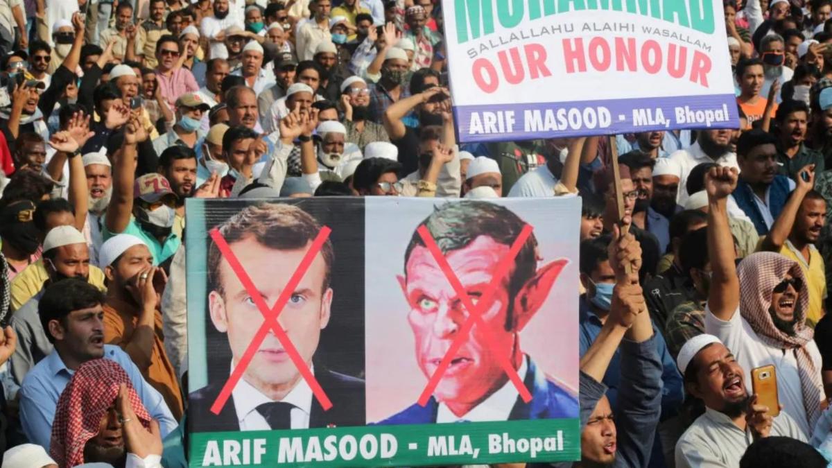 फ्रांसीसी राष्ट्रपति के खिलाफ भोपाल में हुआ प्रदर्शन (फाइल फोटो-PTI)