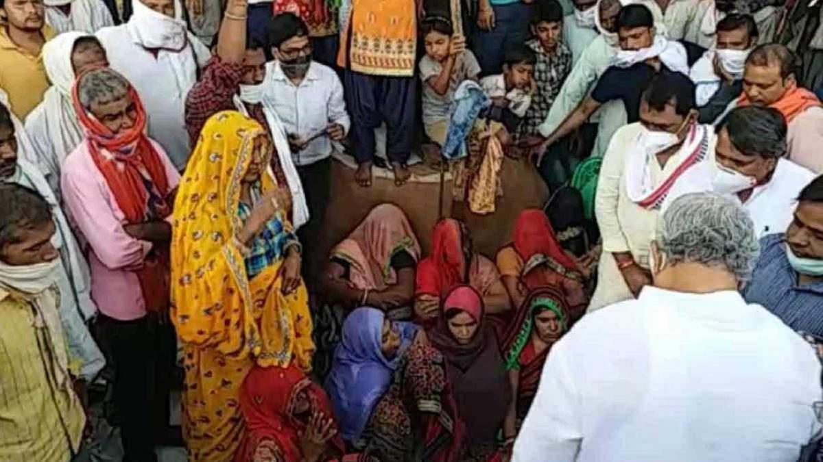 करौली में बिलक रहा पुजारी का परिवार