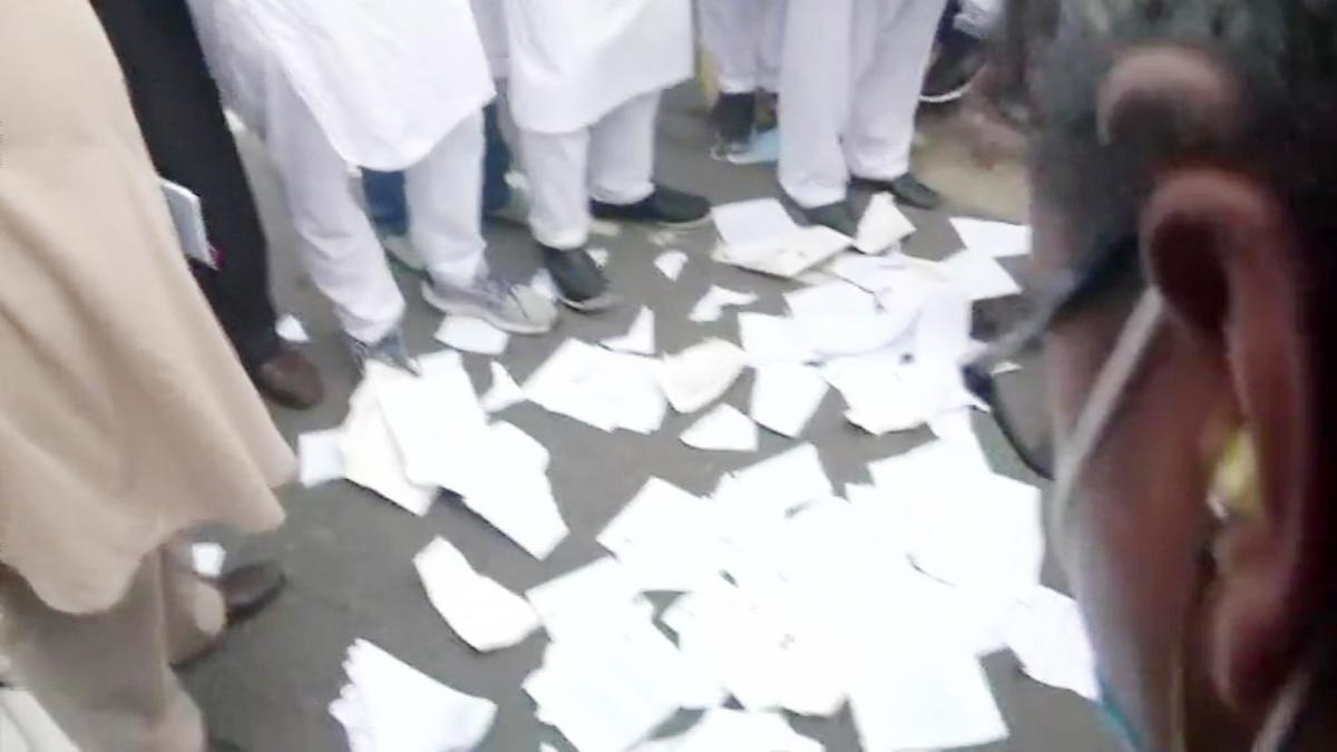 Farmer Leaders walk out of meeting with Agriculture Secretary