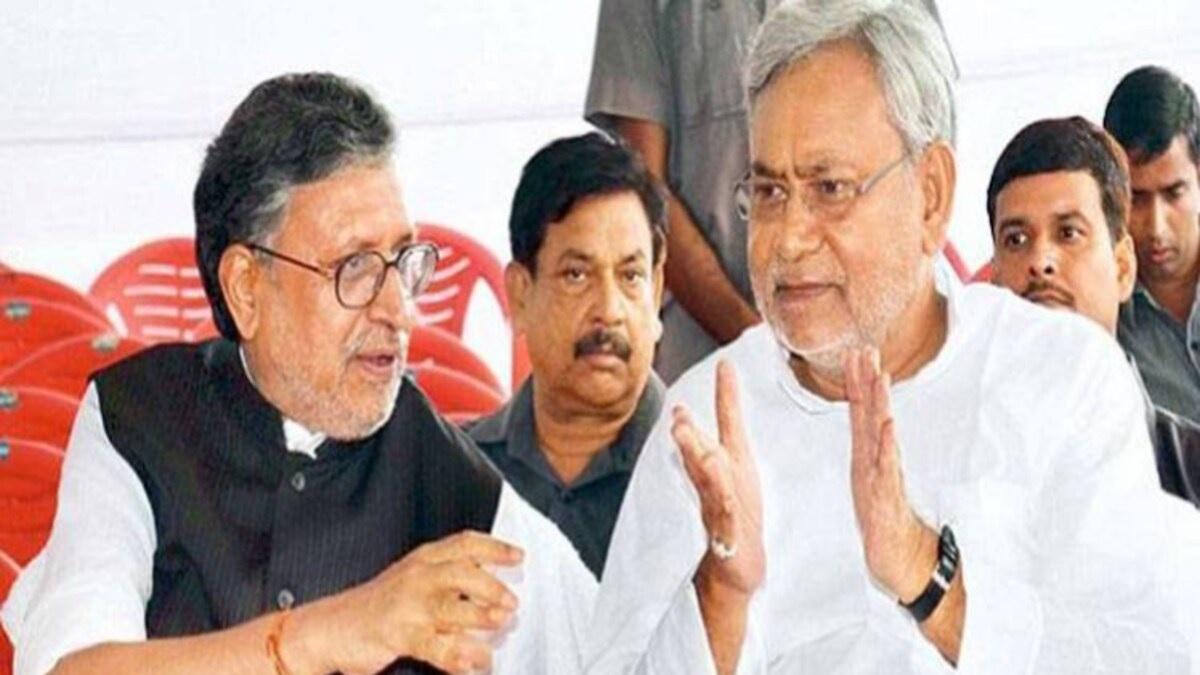 Nitish Kumar with Sushil Kumar Modi (file photo)
