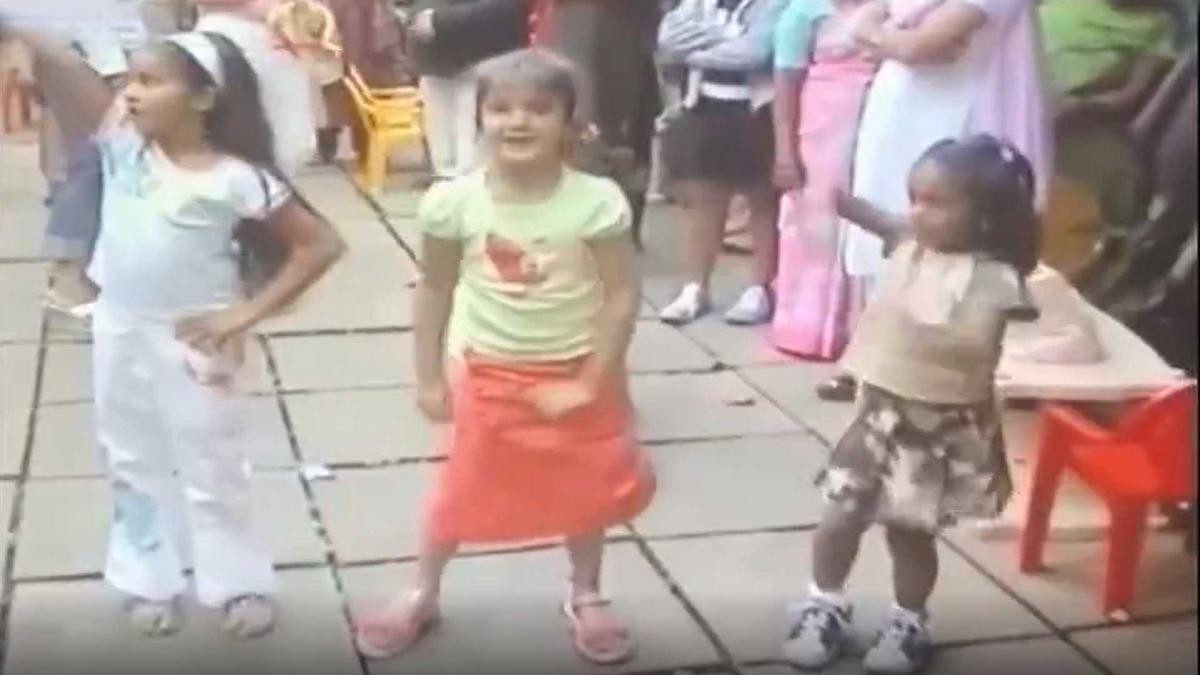 अनन्या और शनाया के बचपन का वीडियो