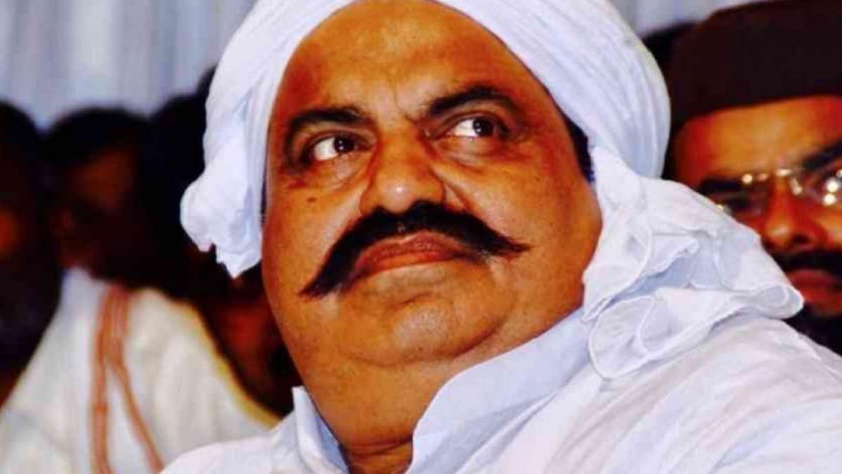 Illegal house of bahubali Ateeq's relative demolished