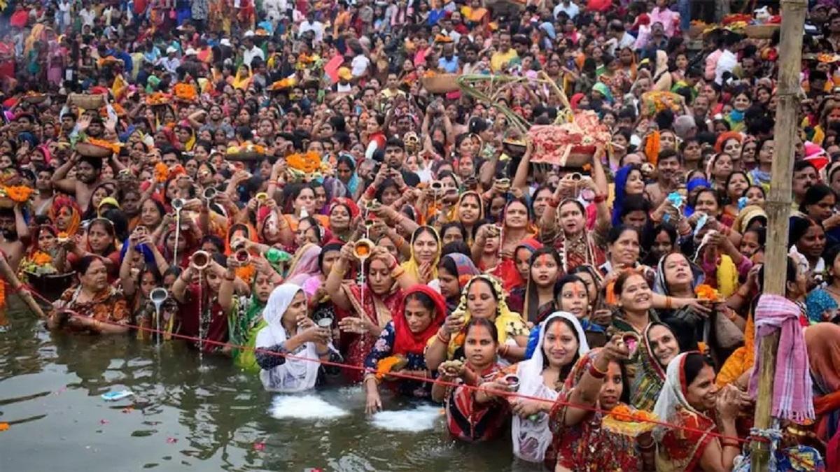 Chhath Pujan celelebration at Yamuna Ghat (Representative Image-PTI)