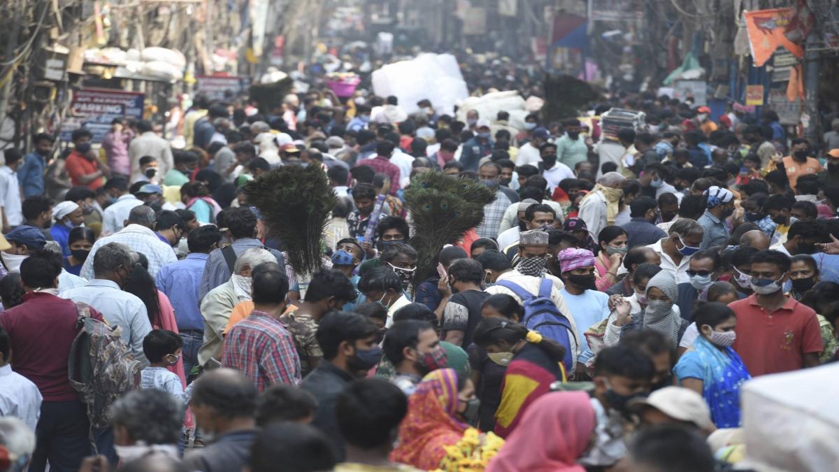 crowd in delhi market
