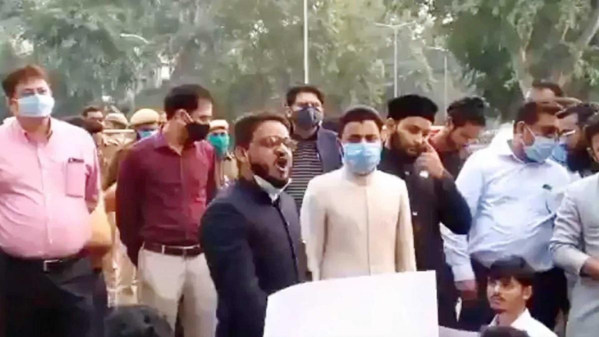 AMU का छात्रनेता फ़रहान ज़ुबैरी