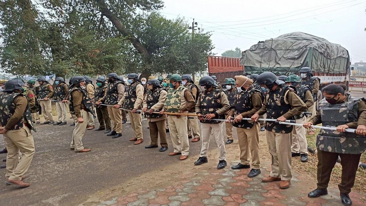Police forces on the borders of Delhi
