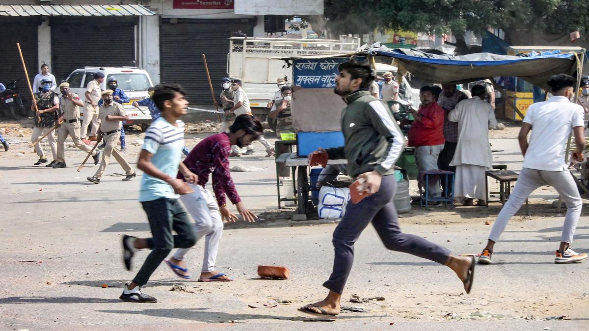 Mahapanchayat supporters block Delhi-Agra NH