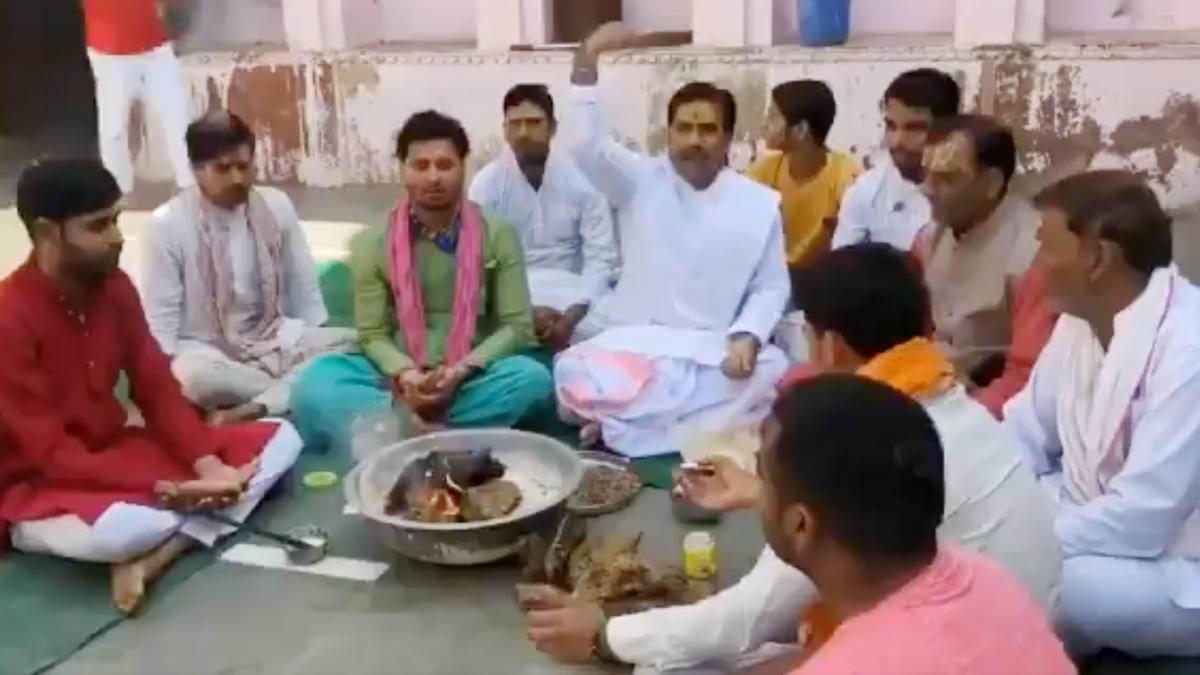 Mathura Namaz Controversy