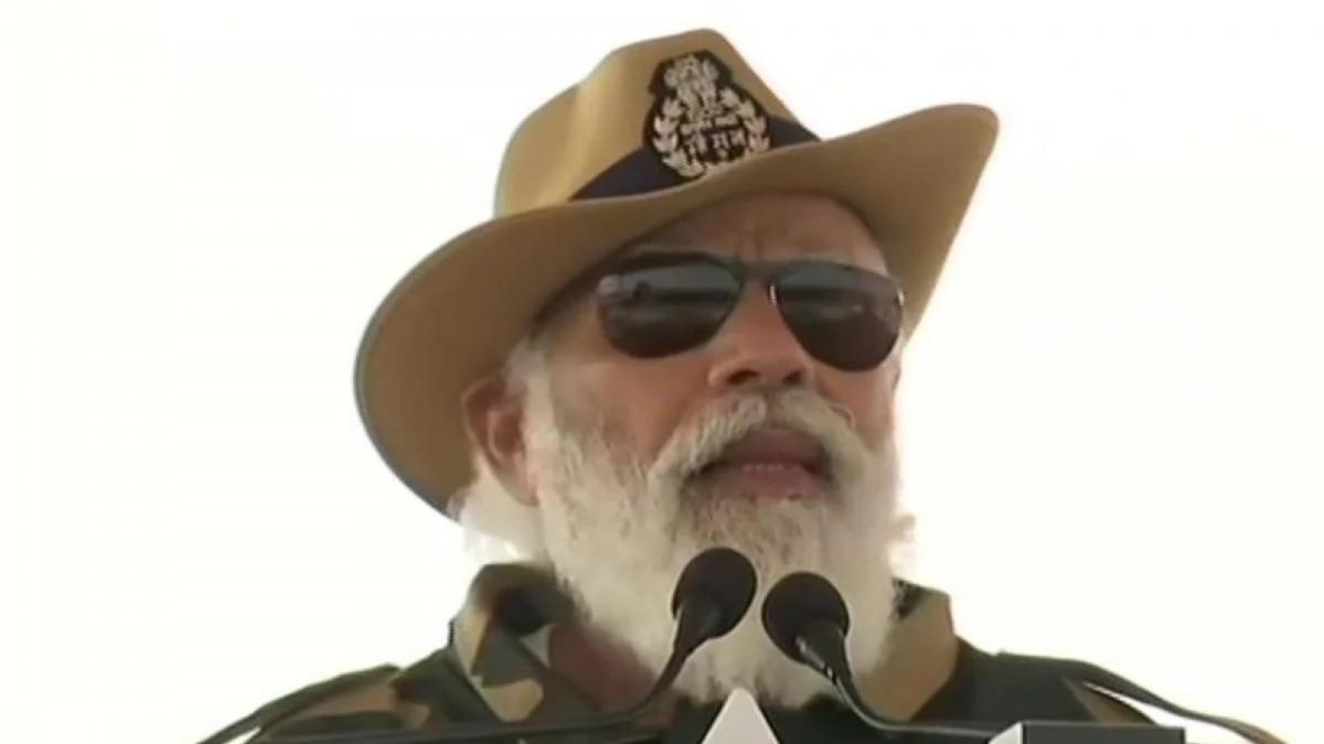 pm modi with bsf jawans