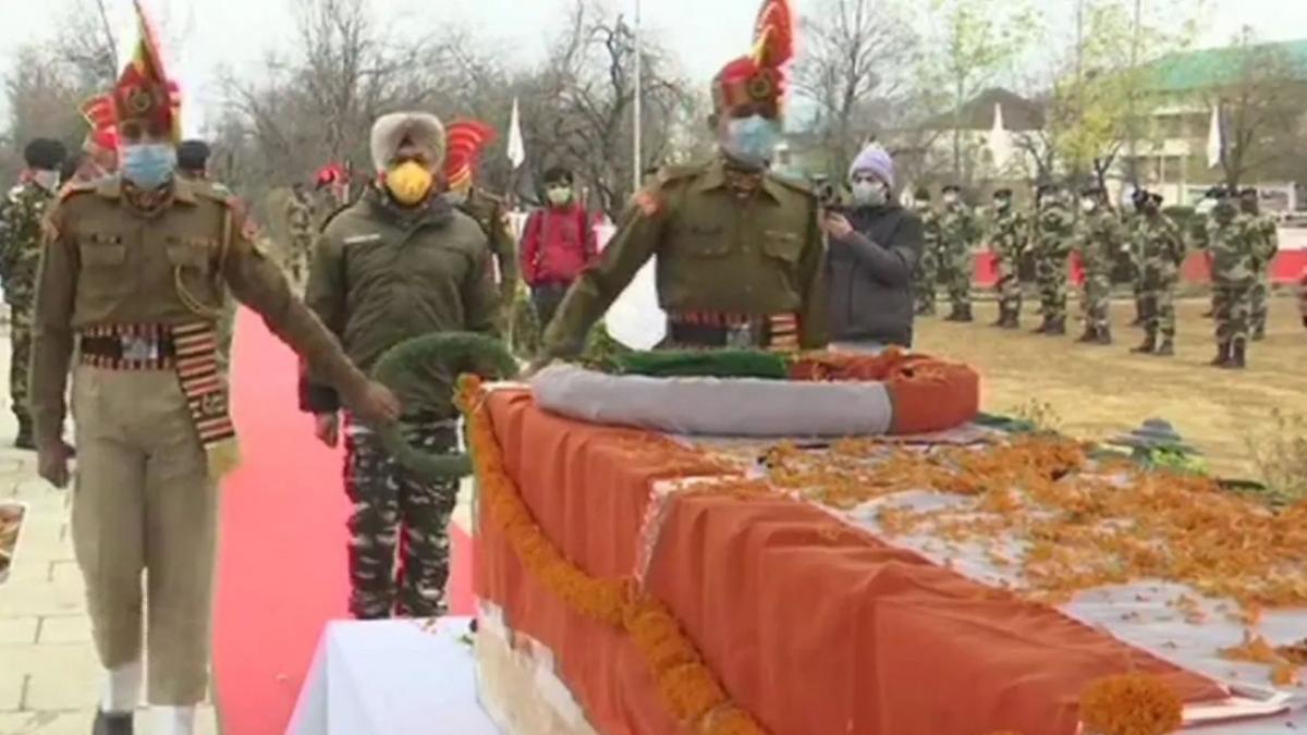 पाकिस्तान की तरफ से की गई गोलीबारी में शहीद हुए राकेश डोभाल