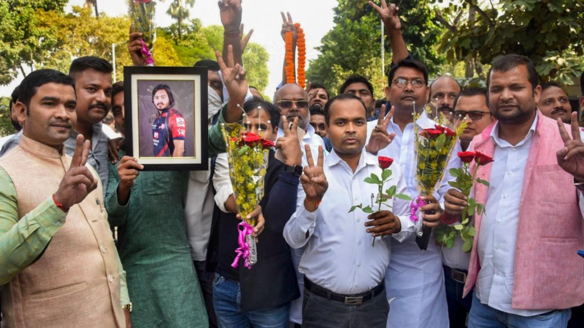 RJD supporters at Tejashwi Yadav residence (File-PTI)