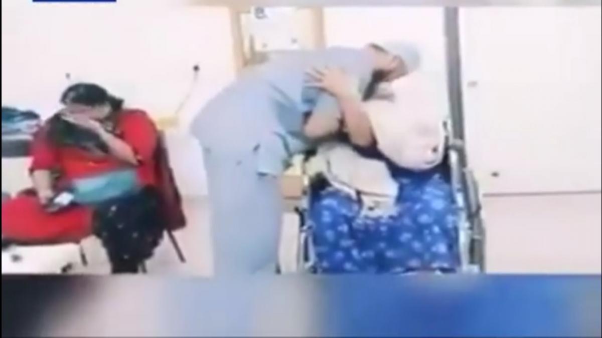 doctor treats martyr's mother for free