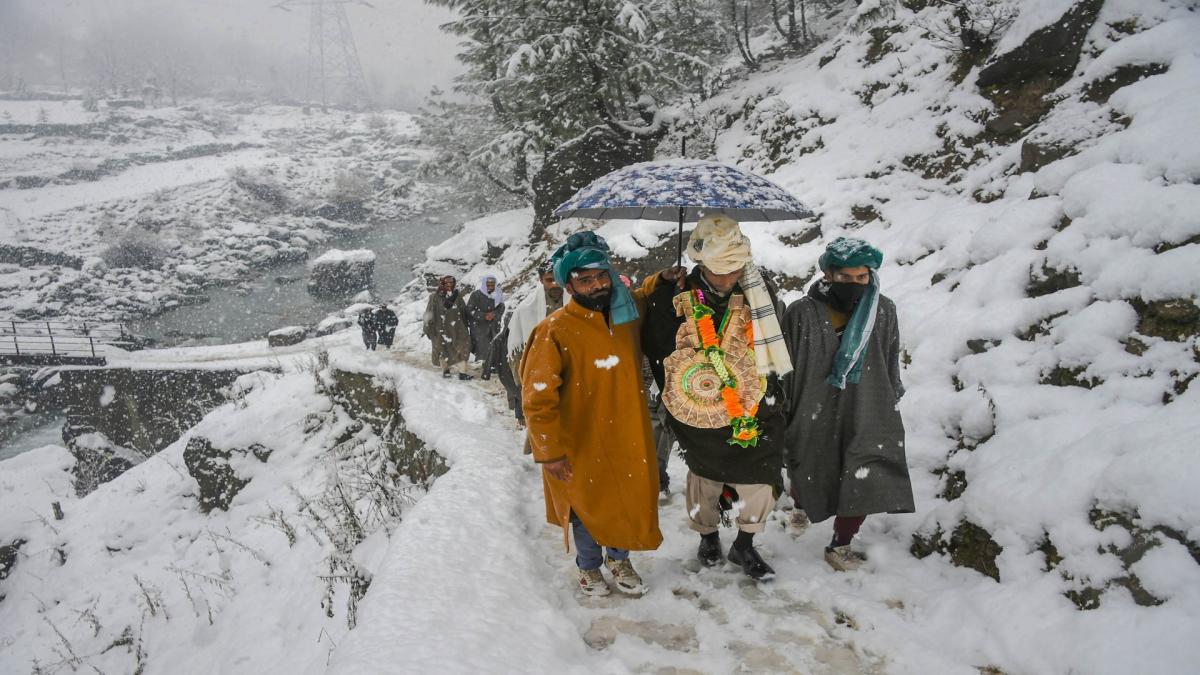 baraat in snowfall