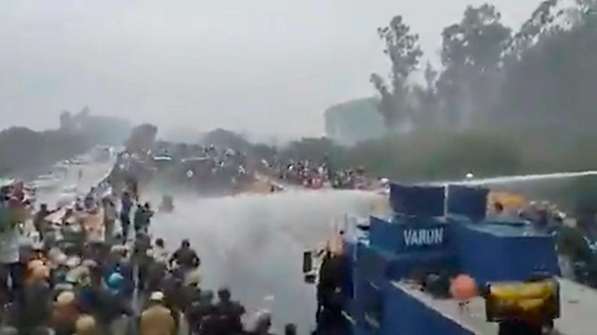water canon farmers protest