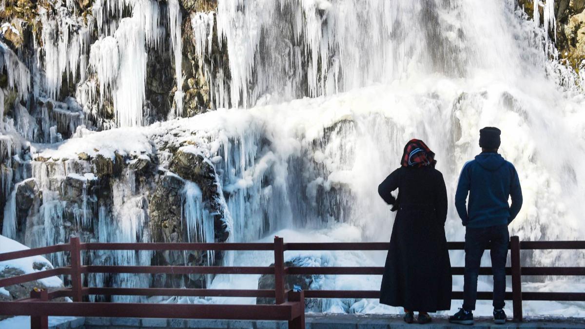 Cold wave sweeps across Kashmir 