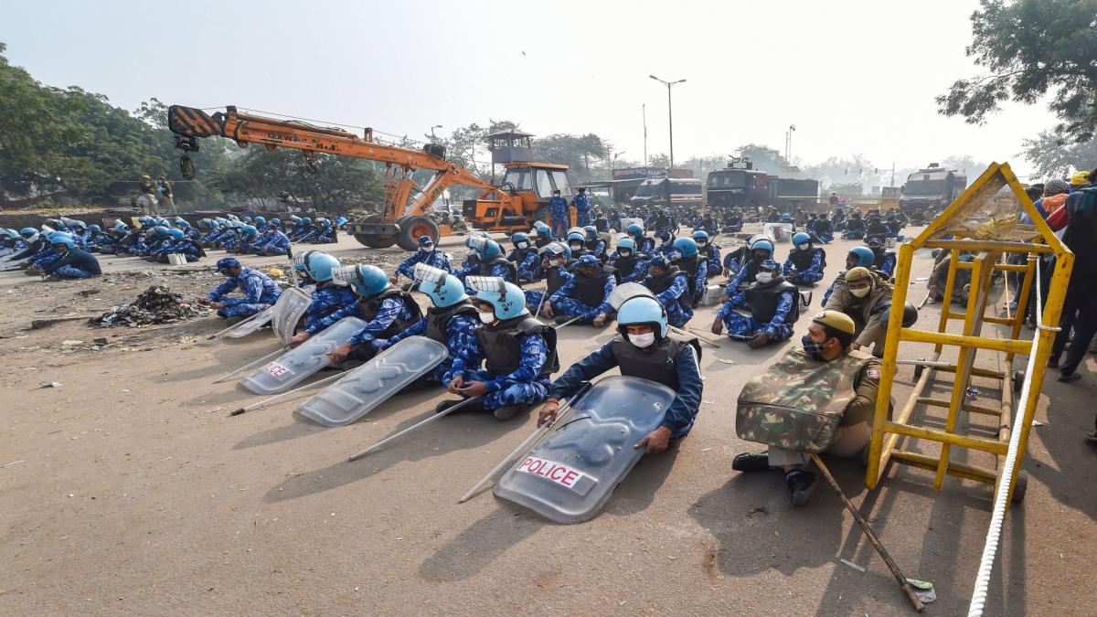 delhi police at border