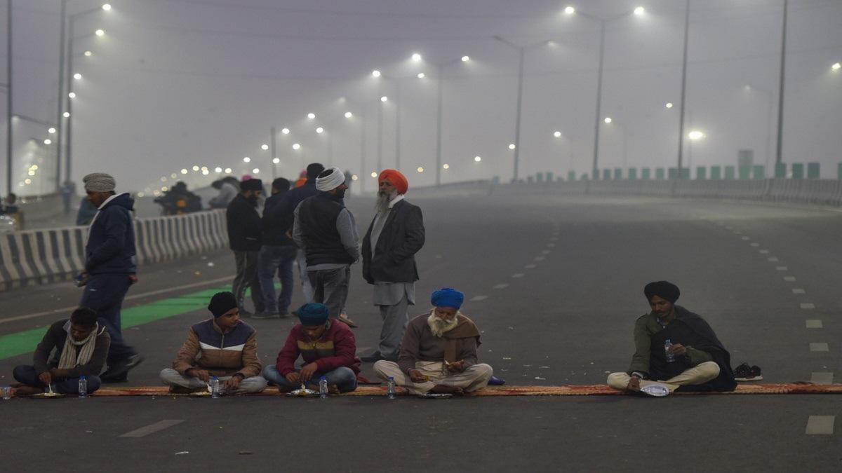 farmers protesting in cold
