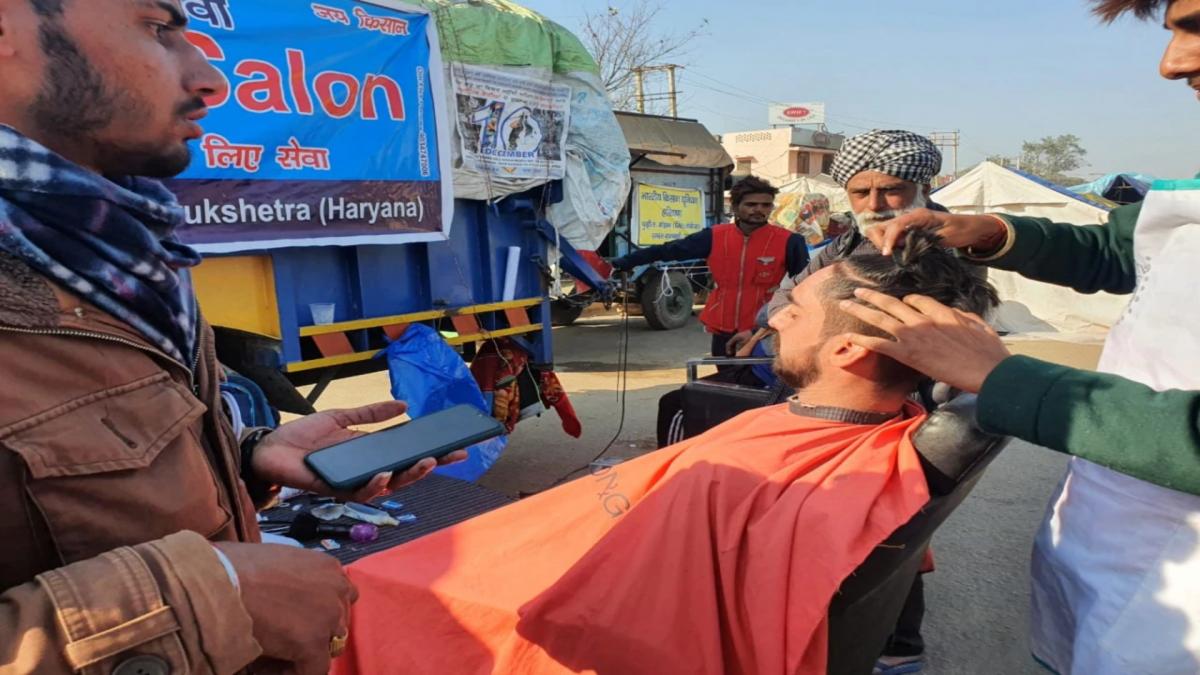 free haircut at farmers protest