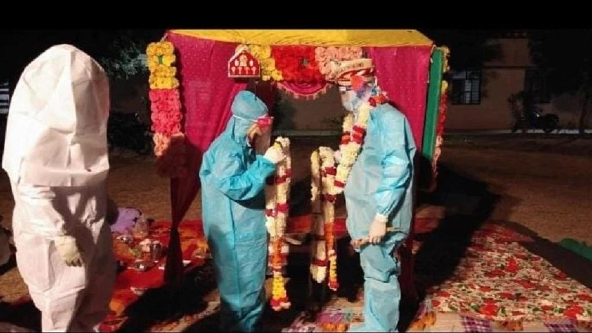 Marriage in PPE Kit