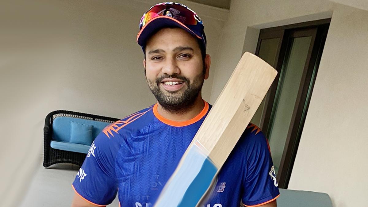 Rohit Sharma wins the Aaj Tak sabse tej cricketer awards 2020
