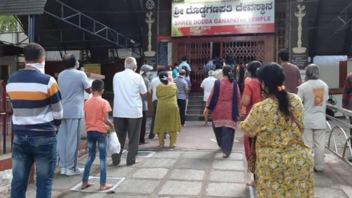 social distancing at temples