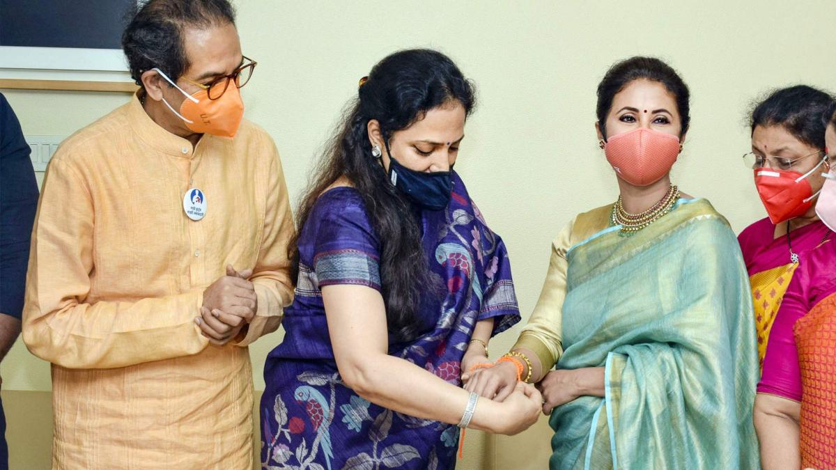 Urmila Matondkar officially joined the Shiv Sena
