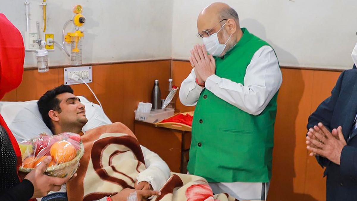 Amit Shah visits hospital 