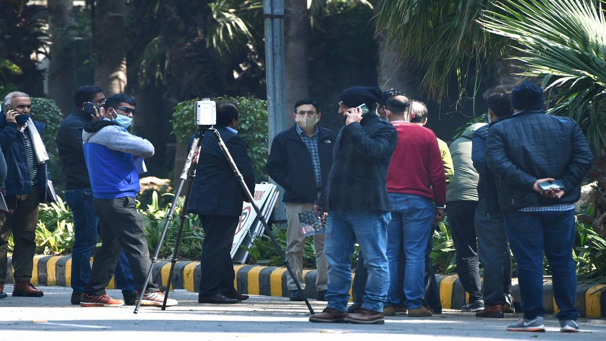 इजराइली दूतावास के बाहर धमाके की जांच में जुटी जांच एजेंसियां (फोटो-PTI)