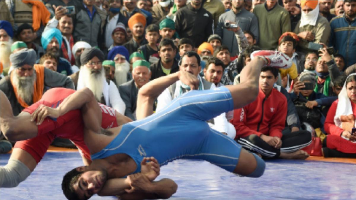 Wrestling at Delhi Borders
