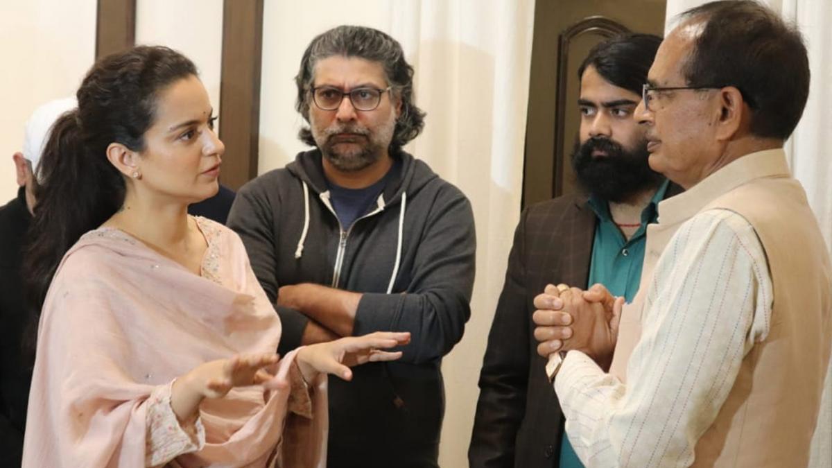 Kangana Ranaut and Dhaakad film unit 