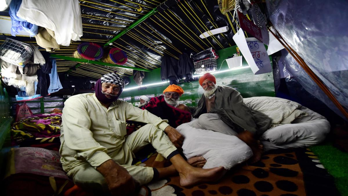 farmer government meeting