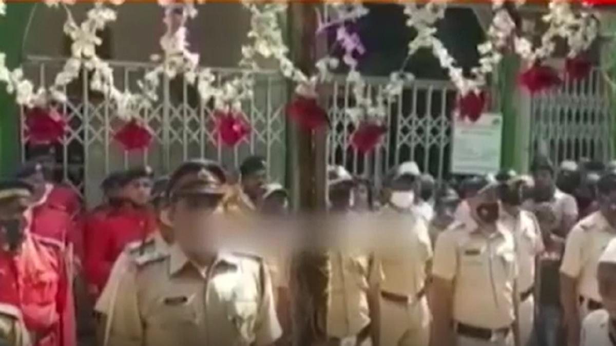 Mumbai Police paying tribute viral on social media