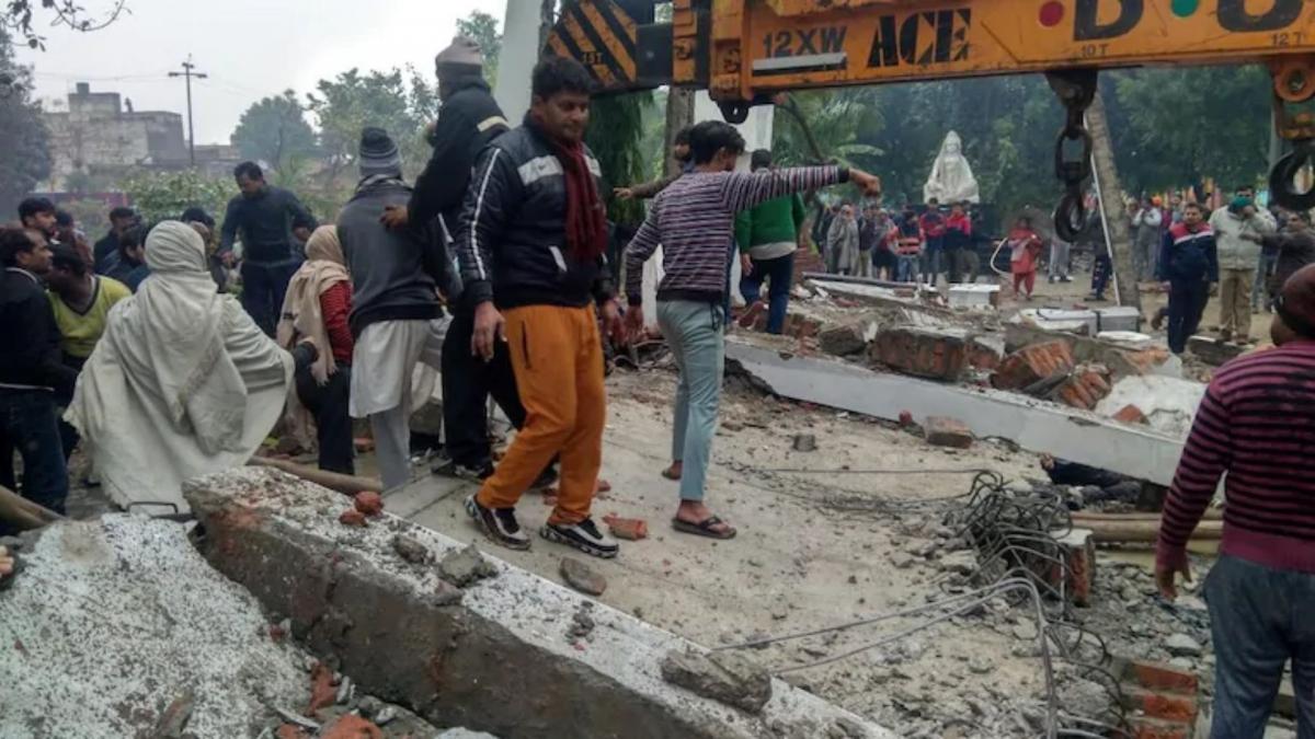 Ghaziabad Muradnagar crematorium roof collapse