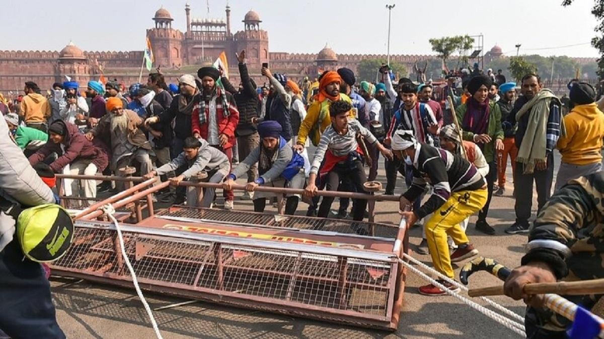 Farmers ongoing protest on Red Fort (Photo-PTI)