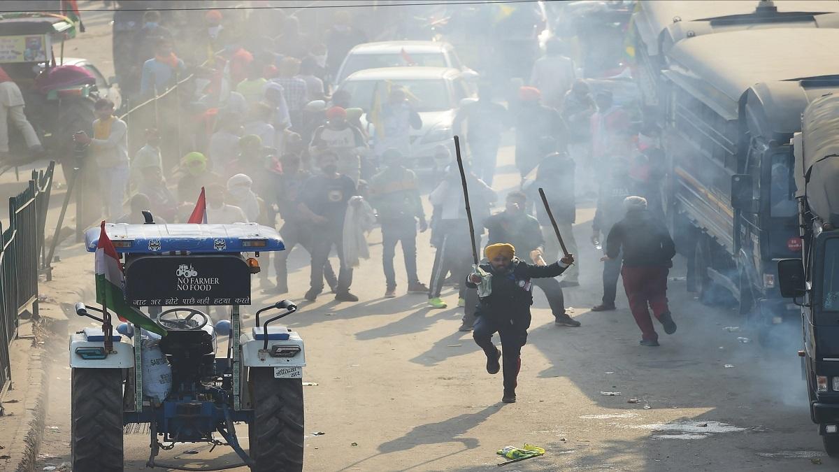 दिल्ली में ट्रैक्टर रैली के दौरान भड़की हिंसा (फोटो-PTI)