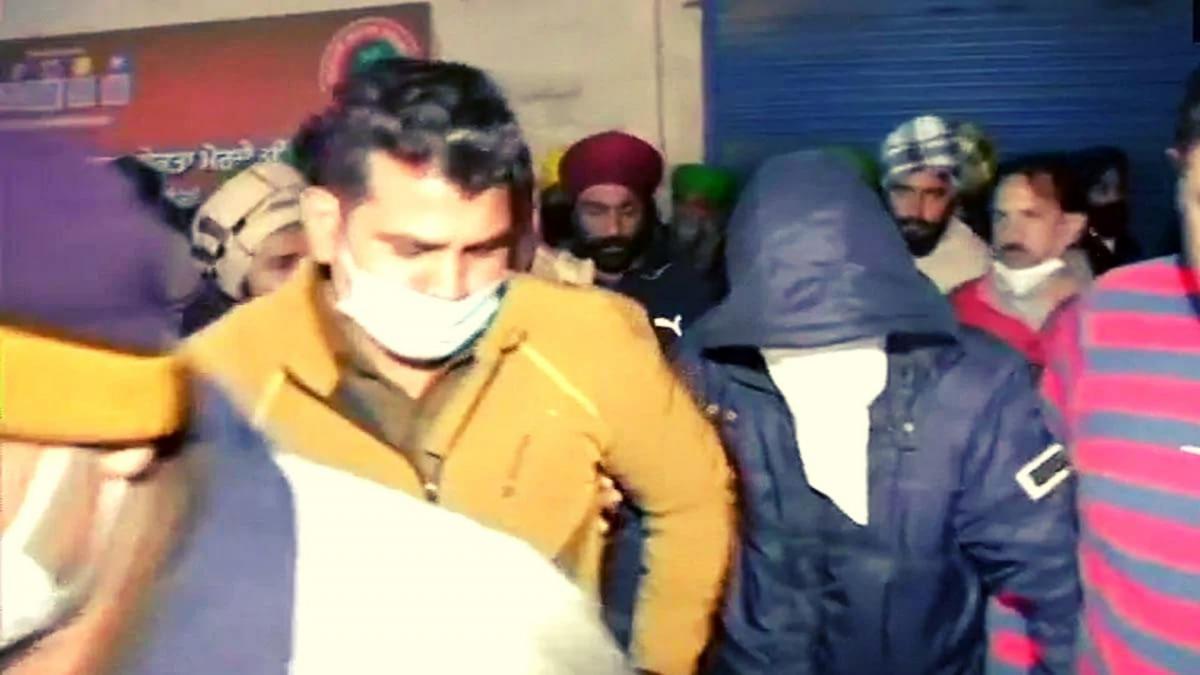 सिंघु बॉर्डर से एक संदिग्ध पकड़ा गया है (फोटो-ANI) 