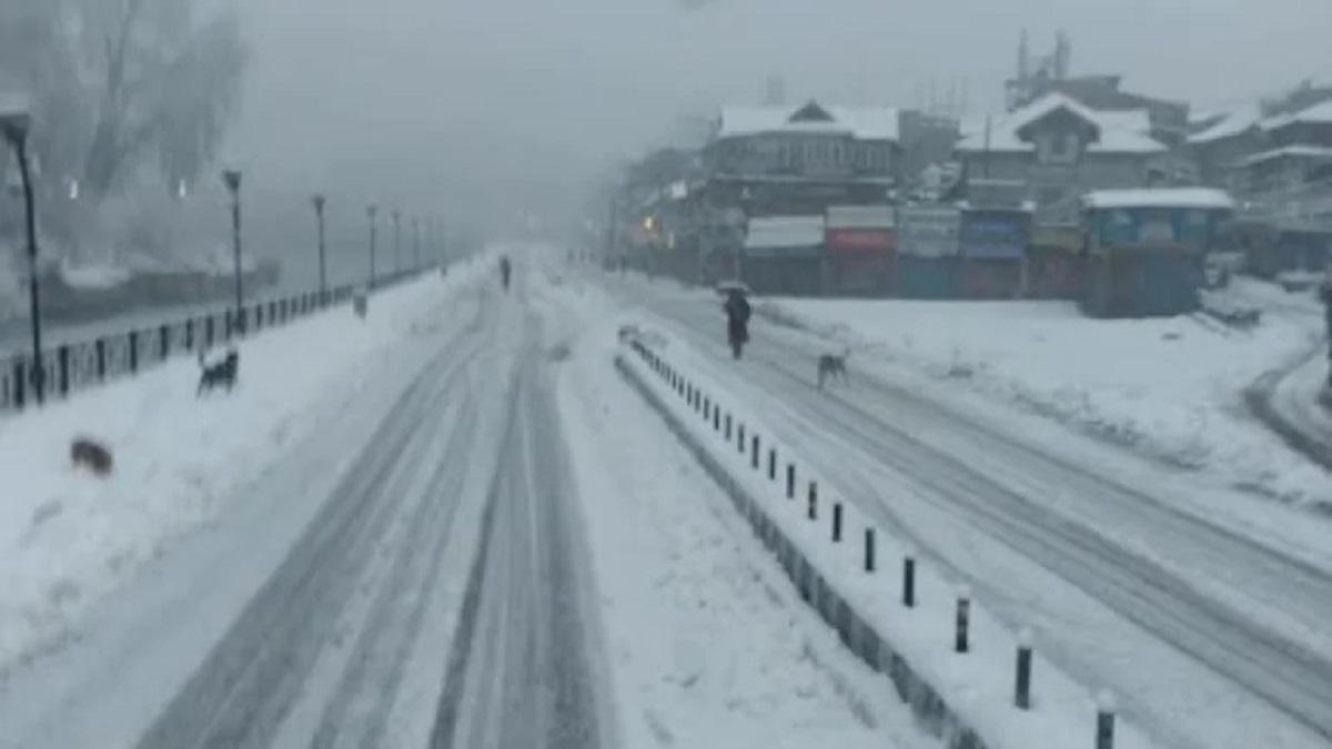 Snowfall at Srinagar (Photo-Ashraf wani)