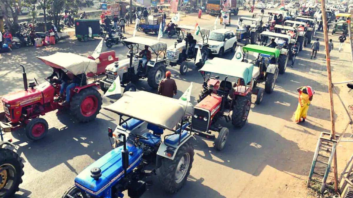 ट्रैक्टर रैली के बाद गाजीपुर बॉर्डर पहुंचे किसान (फाइल फोटो)