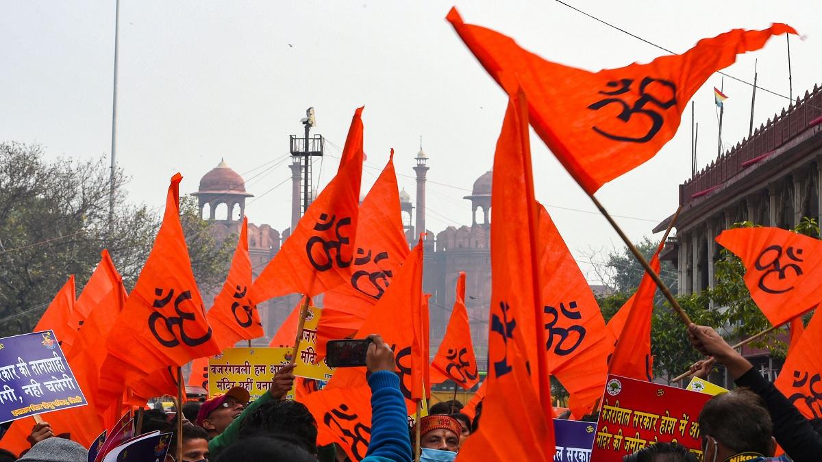 दिल्ली में मंदिर तोड़े जाने पर विहिप का प्रदर्शन (फोटो-PTI)