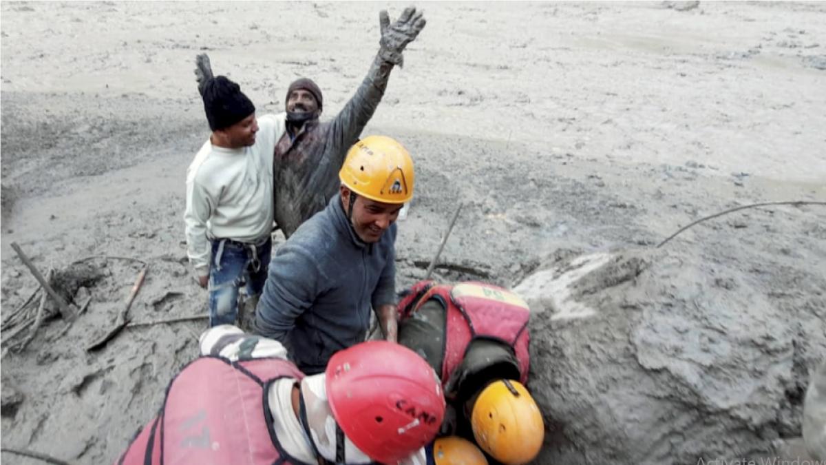 Glacier breaks in Chamoli