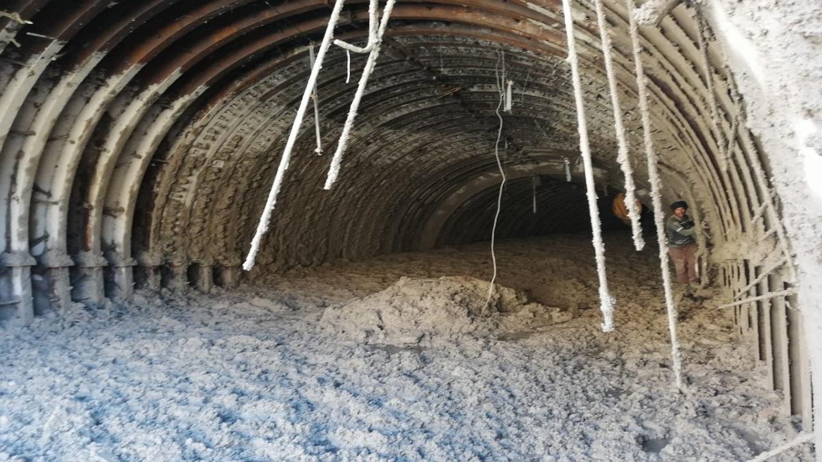 तपोवन में फंसे कई लोग (तस्वीर-इंडिया टुडे)