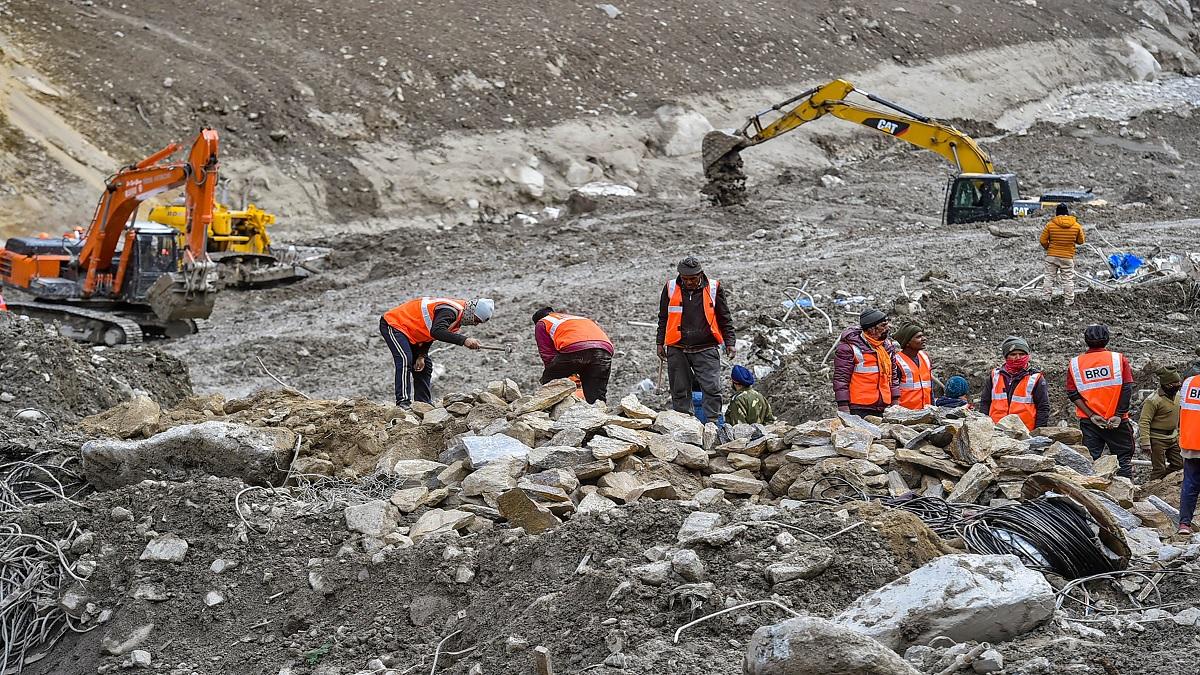 चमोली हादसे पर जारी है पुलिस का एक्शन (फोटो-PTI)